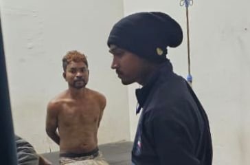 4 जनवरी की देर शाम शक्ति में बुजुर्ग महिलाओं पर हुए हमले का आरोपी पुलिस गिरफ्त में, नशीली दवाओं के नशे के चलते पुलिस को हो रही पूछताछ में दिक्कतें, पुलिस वाहन का कांच भी तोड़ दिया आरोपी ने kshititech