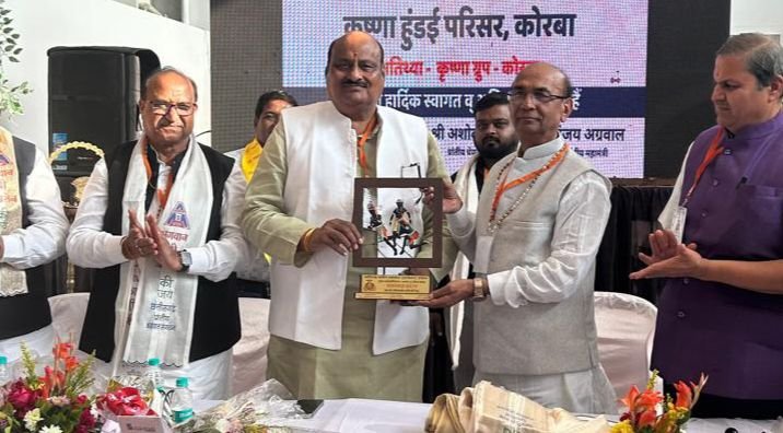 अंबिकापुर शहर में होगा अग्रवाल समाज का दसवां अग्र अलंकार समारोह,कोरबा में संपन्न छत्तीसगढ़ प्रांतीय अग्रवाल संगठन की बैठक में हुआ निर्णय,संगठन के सक्रिय सदस्यों का हुआ सम्मान, कृष्ण हुंडई परिवार ने किया था बैठक का आतिथ्य, मंत्री लखन लाल देवांगन, पूर्व मंत्री जय सिंह अग्रवाल भी पहुंचे कार्यक्रम में kshititech