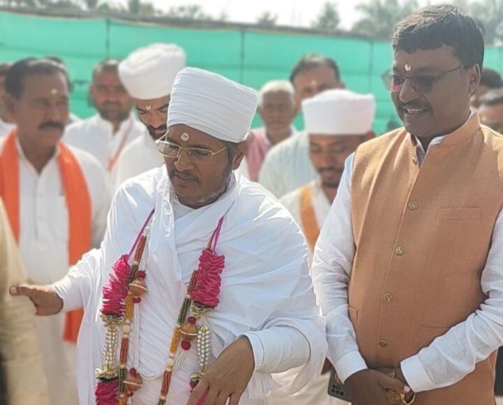 असंग देव जी को आमंत्रण दिया डोंगिया सुलौनी के गबेल परिवार ने, रायपुर से लगे सोनपैरी स्थित आश्रम में पहुंचे रामकुमार गबेल एवं परिवारजन kshititech