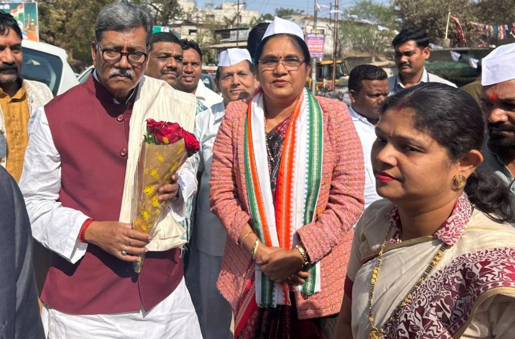 केंद्र सरकार द्वारा मनरेगा योजना में किए जा रहे बदलावों को लेकर आंदोलन जारी रहेगा --डॉ चरणदास महंत,सक्ती में 11 जनवरी को आयोजित कांग्रेस के उपवास में पहुंचे भारी संख्या में कांग्रेस के कार्यकर्ता kshititech