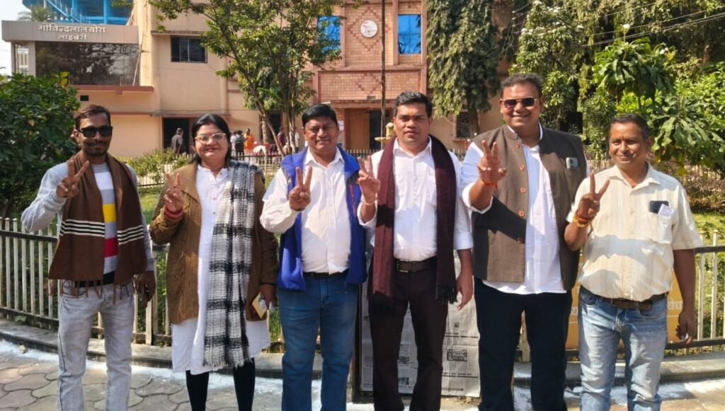 संगवारी पैनल ने जीता पत्रकारों का विश्वास- रायपुर प्रेस क्लब चुनाव के नतीजे घोषित: मोहन तिवारी बने अध्यक्ष,गौरव शर्मा महासचिव, दिलीप साहू बनें उपाध्यक्ष, 647 मतदाताओं ने 37 उम्मीदवारों के लिए किया वोट kshititech