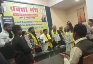 कविता मुझे इंसान बनाती है: शांभवी,वक्ता मंच की काव्य स्पर्धा में मो. हुसैन रहे विजेता kshititech