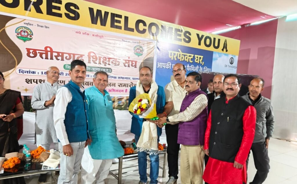 डॉ रविंद्र द्विवेदी चुने गए नए जिला अध्यक्ष, 18 जनवरी को डीबी तनिष्क में आयोजित था सम्मेलन, डॉ रविंद्र ने कहा-पूरी निष्ठा के साथ करूंगा अपनी जिम्मेदारियो का निर्वहन, प्रांतीय पदाधिकारियो ने कहा- सशक्त नेतृत्व मिला है जिले को kshititech