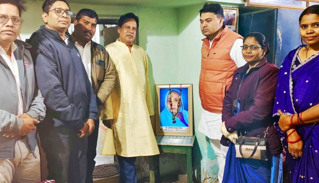 स्व.प्रेमकुंवर पटेल के वार्षिक श्राद्ध पर शक्ति के दृष्टिबाधित विशेष विद्यालय में किया गया भोज का आयोजन, सुपुत्र एडवोकेट चितरंजय पटेल ने करी पहल kshititech