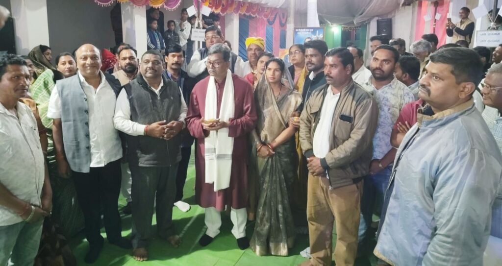 सतनाम महोत्सव के शुभारंभ में पहुंचे नेता प्रतिपक्ष महंत ने कहा- समाज में संतों, गुरूओं व महापुरुषों की विचारधारा को सहेजे रखने की आवश्यकता, 33 वर्षों से हो रहा महोत्सव,डोड़की के सतनाम महोत्सव ने पूरे प्रदेश में बनाई है अपनी पहचान kshititech