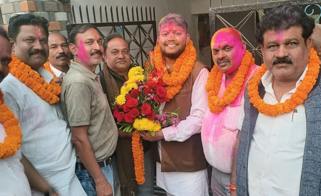 जिला साहू संघ शक्ति के अध्यक्ष चुने गए प्रकाश साहू,20 जनवरी को मालखरौदा में आयोजित था निर्वाचन कार्यक्रम, पूर्व मंडी अध्यक्ष रूपनारायण साहू ने कहा- प्रकाश के नेतृत्व में जिले में साहू संघ को मिलेगी मजबूती, सबसे कम उम्र के जिला अध्यक्ष बने प्रकाश kshititech