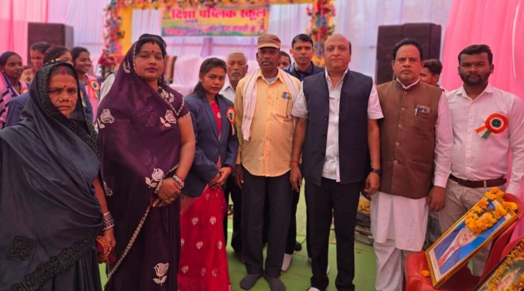 दिशा पब्लिक स्कूल के वार्षिक उत्सव कार्यक्रम में पहुंचे पूर्व नगर पालिका अध्यक्ष नरेश गेवाडीन ने कहा- ऐसे आयोजनों से बच्चों की सांस्कृतिक प्रतिभाओं को मिलता है बेहतर मंच, बच्चों की सुंदर प्रस्तुति पर उत्साहर्धन भी किया गेवाडीन ने kshititech