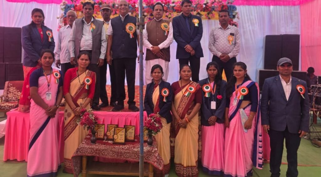 दिशा पब्लिक स्कूल के वार्षिक उत्सव कार्यक्रम में पहुंचे पूर्व नगर पालिका अध्यक्ष नरेश गेवाडीन ने कहा- ऐसे आयोजनों से बच्चों की सांस्कृतिक प्रतिभाओं को मिलता है बेहतर मंच, बच्चों की सुंदर प्रस्तुति पर उत्साहर्धन भी किया गेवाडीन ने kshititech