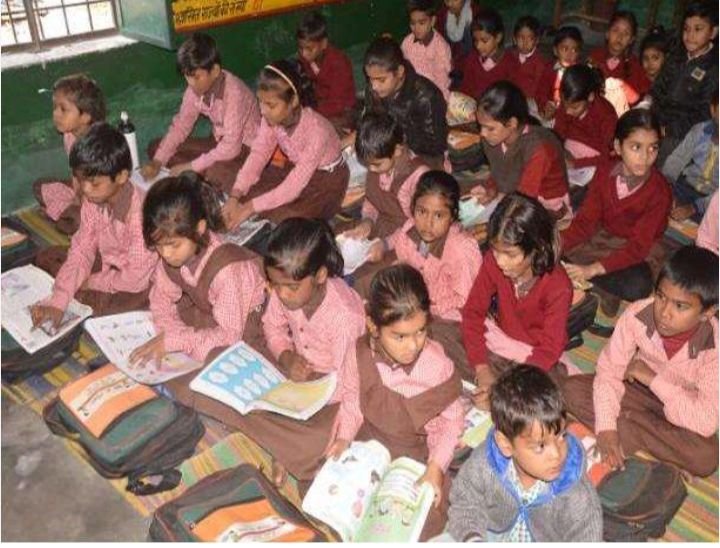 शक्ति विकासखंड के ग्राम पंचायत- चमरा बरपाली मैं संचालित प्राइमरी एवं मिडिल स्कूल के जर्जर भवन में ही पढ़ाई कर रहे हैं बच्चे, सरपंच जमुना कंवर ने कहा- अनेकों बार प्रशासन को करवा दिया गया है अवगत kshititech