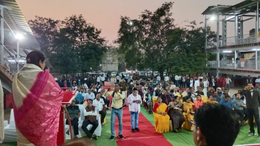 सांसद कमलेश जांगड़े ने कहा-क्षेत्र के नागरिकों को सुविधा मुहैय्या करवाना मेरी पहली प्राथमिकता, तो वही रेलवे के एडीआरएम श्रीनिवासन ने कहा शक्ति स्टेशन से संबंधित समस्याओं का होगा शीघ्र निराकरण, नगर पालिका अध्यक्ष श्यामसुंदर ने कहा- जो काम कोई नहीं कर सका, उसे भगीरथ प्रयास से कर दिखाया कमलेश जांगड़े ने ,अवसर था 23 जनवरी की शाम शक्ति स्टेशन में गोंडवाना ट्रेन के ठहराव का kshititech