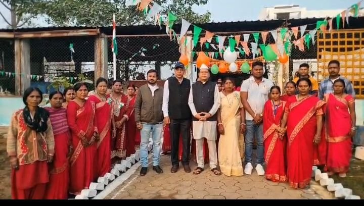 नगर पालिका कार्यालय में अध्यक्ष श्याम सुंदर अग्रवाल ने किया गणतंत्र दिवस पर ध्वजारोहण, नगर पालिका अध्यक्ष श्याम सुंदर ने कहा- हमें गर्व है कि हम हिंदुस्तानी हैं, भारत माता के सपूत है kshititech