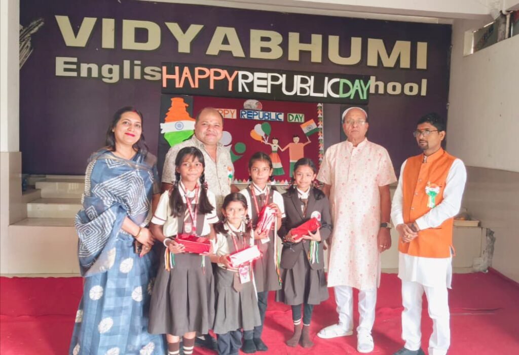 बाराद्वार के विद्याभूमि इंग्लिश मीडियम स्कूल में गणतंत्र दिवस हर्षोल्लास व गरिमा के साथ मनाया गया,वरिष्ठ चिकित्सक एवं सरपंच डॉक्टर धीरेंद्र खूंटे रहे मुख्य अतिथि, बच्चों में दिखा देश प्रेम का अटूट जज्बा, बच्चों की प्रस्तुति ने मन मोह लिया उपस्थित जनों का kshititech