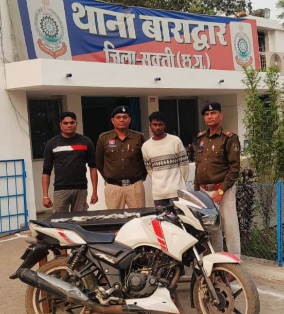 बाराद्वार टीआई यादव की बड़ी सफलता- बुजुर्ग से हुई लूट के मामले में आरोपियों की हुई गिरफ्तारी, बैंक से पैसा निकाल कर ले जा रहे बुजुर्ग के साथ करी थी लूट की घटना, चंद घंटे में ही आरोपी हुए गिरफ्तार, एसपी साहब के निर्देशन में थाना सक्रिय, लूट की पूरी रकम भी हुई बरामद बाराद्वार टीआई यादव की बड़ी सफलता- बुजुर्ग से हुई लूट के मामले में आरोपियों की हुई गिरफ्तारी, बैंक से पैसा निकाल कर ले जा रहे बुजुर्ग के साथ करी थी लूट की घटना, चंद घंटे में ही आरोपी हुए गिरफ्तार, एसपी साहब के निर्देशन में थाना सक्रिय, लूट की पूरी रकम भी हुई बरामद kshititech