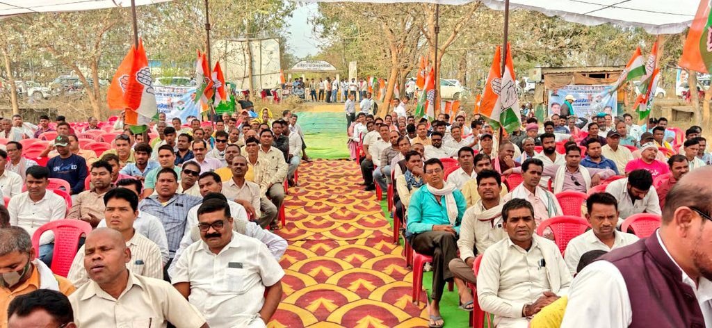 महंत ने कहा- नियमों में जटिलता लाकर गरीबों के हक को मारने की साजिश, 5 फरवरी को शक्ति जिले में कांग्रेस में दिखाई अपनी ताकत, कलेक्ट्रेट कार्यालय के घेराव के साथ ही किया जबरदस्त प्रदर्शन, जिले के कांग्रेस विधायकों सहित कांग्रेस नेता रहे मौजूद kshititech