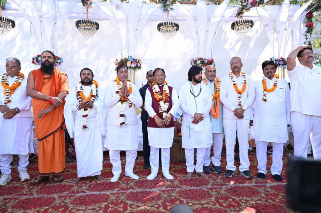 शक्ति जिले के प्रभारी मंत्री गुरु खुशवंत साहेब ने निकाली सतनाम सद्भाव पदयात्रा, मुख्यमंत्री विष्णु देव साय भी हुए शामिल, गिरोधपुरी धाम तक जाएगी पैदल यात्रा, पांच दिनों का है कार्यक्रम, 18 फरवरी को हुआ यात्रा का शुभारंभ kshititech