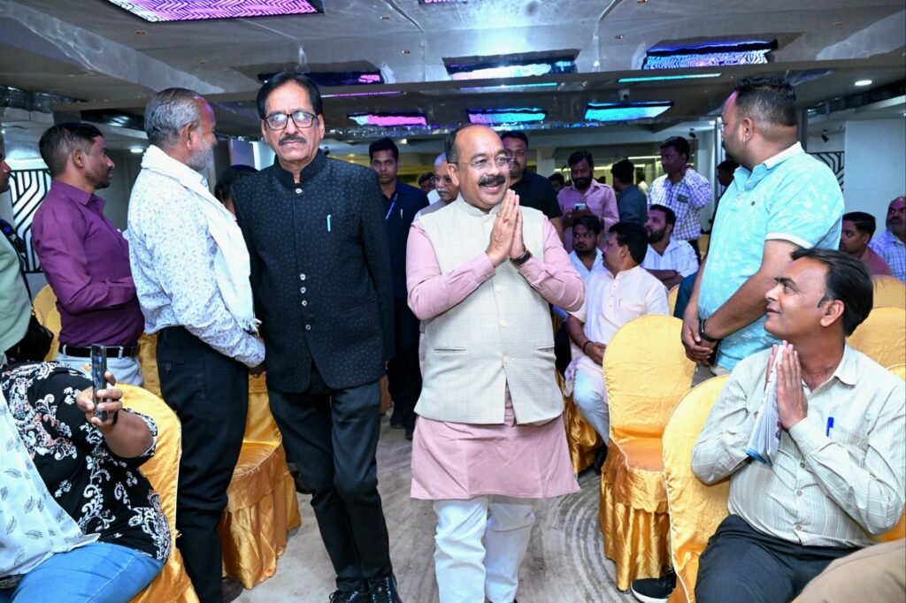 पत्रकारों के लिए गौरवशाली क्षण- अजीत मिश्रा ने ली प्रेस क्लब के अध्यक्ष की शपथ, छत्तीसगढ़ के डिप्टी सीएम अरुण साव ने दिलाई शपथ,दिग्गज हस्तियां रही मौजूद, पत्रकार कॉलोनी में सड़क निर्माण के लिए दी 8 करोड़ की स्वीकृति kshititech