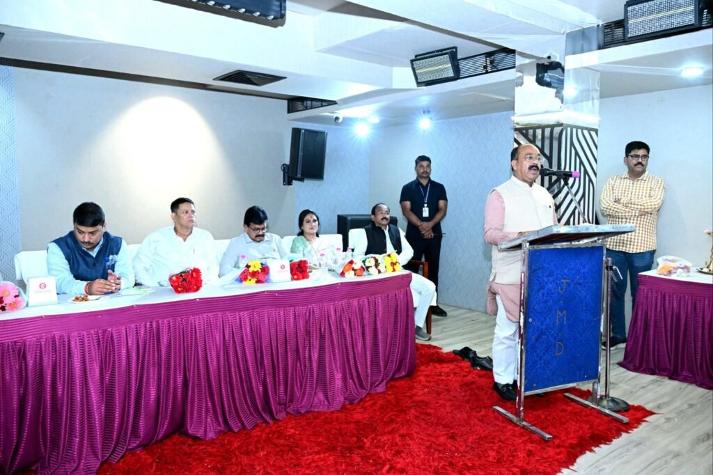 पत्रकारों के लिए गौरवशाली क्षण- अजीत मिश्रा ने ली प्रेस क्लब के अध्यक्ष की शपथ, छत्तीसगढ़ के डिप्टी सीएम अरुण साव ने दिलाई शपथ,दिग्गज हस्तियां रही मौजूद, पत्रकार कॉलोनी में सड़क निर्माण के लिए दी 8 करोड़ की स्वीकृति kshititech