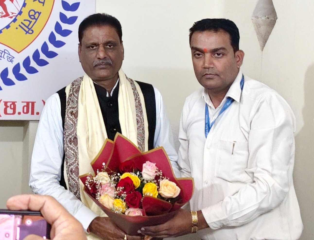 जिला सहकारी केंद्रीय बैंक मर्यादित बिलासपुर के अध्यक्ष रजनीश सिंह का बैंक की शक्ति शाखा ने किया स्वागत, 7 फरवरी को अपने प्रवास पर शक्ति पहुंचे थे अध्यक्ष जी, बैंक के शाखा प्रबंधक शैलेंद्र तिवारी सहित बैंक कर्मचारियों ने किया स्वागत kshititech