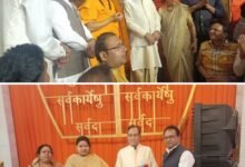 पूर्व विधानसभा अध्यक्ष गौरीशंकर अग्रवाल के निवास पर पहुंचे स्वामी कैलाशानंद गिरि जी महाराज, आशीर्वाद लेने पहुंचे मुख्यमंत्री सहित प्रदेश के दिग्गज बीजेपी नेता, गौरीशंकर जी की विवाह की 50वीं वर्षगांठ पर भी सीएम साहब ने दी बधाई kshititech