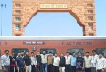 अद्भुत जुनून है शक्ति के श्याम प्रेमियों का, करोड़ो की भीड़ में भी बाबा को रिझाएंगे खाटू में,शक्ति के श्याम प्रेमी खाटू धाम में फाल्गुन की एकादशी में करेंगे बाबा श्याम का दीदार,श्याम प्रेमियों का जत्था हुआ ट्रेन से रवाना, हाथों में निशान उठाकर पैदल करेंगे यात्रा kshititech