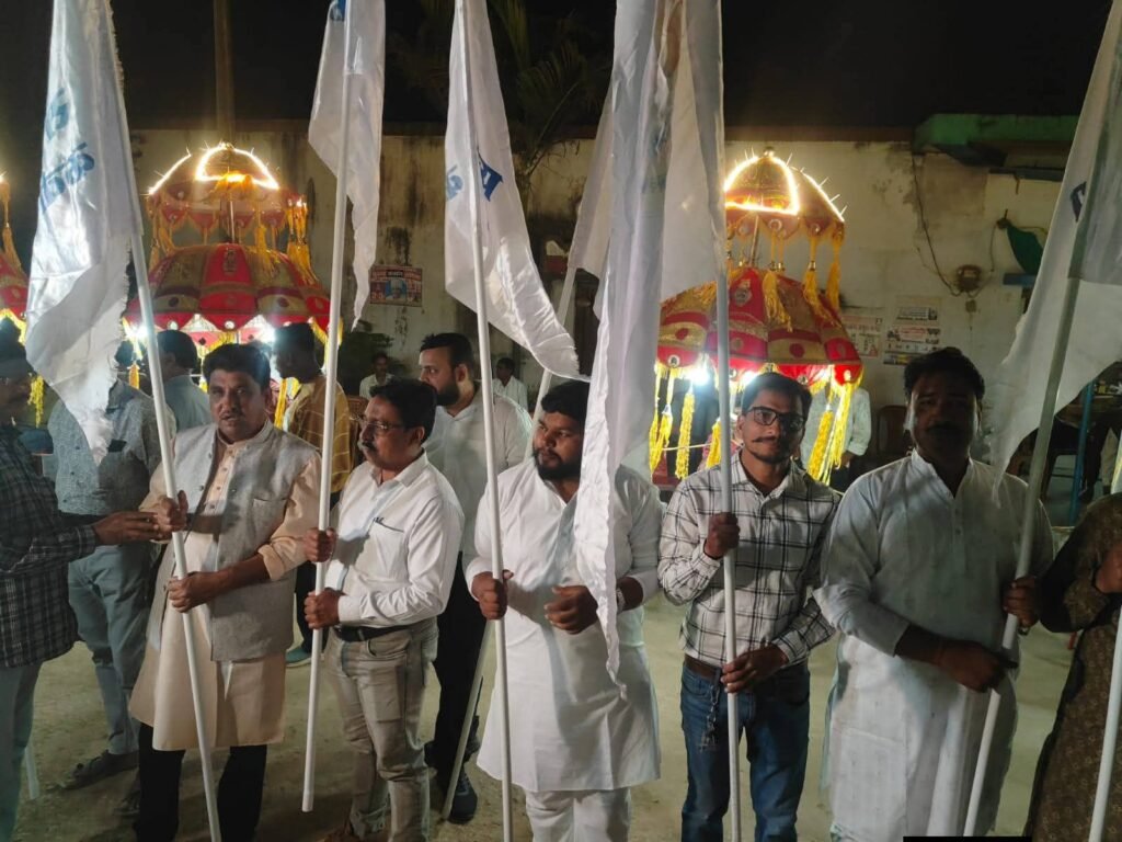 रामकुमार गीता गबेल के निवास पर हुआ परम पूज्य असंग साहेब जी का आगमन,डोंगिया सुलोनी में निकली भव्य स्वागत शोभा यात्रा, लोगों ने लिया असंग साहेब जी का आशीर्वाद, तीन दिनों तक असंग साहेब जी रहेंगे डोंगिया सुलोनी में kshititech