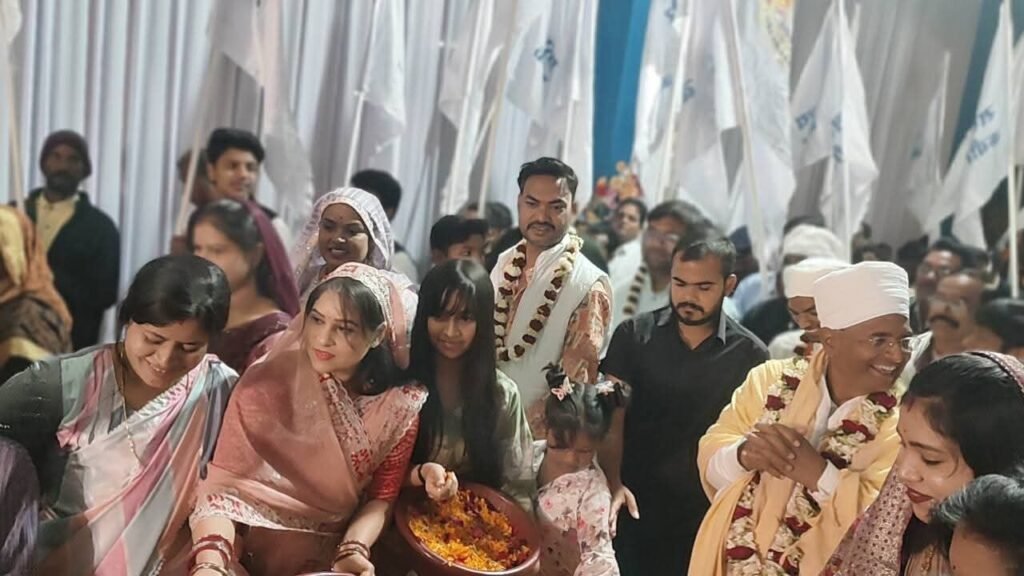 रामकुमार गीता गबेल के निवास पर हुआ परम पूज्य असंग साहेब जी का आगमन,डोंगिया सुलोनी में निकली भव्य स्वागत शोभा यात्रा, लोगों ने लिया असंग साहेब जी का आशीर्वाद, तीन दिनों तक असंग साहेब जी रहेंगे डोंगिया सुलोनी में kshititech