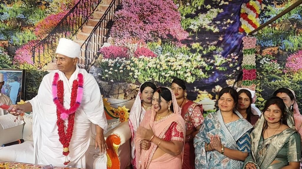 ऐतिहासिक आयोजन- डोंगिया सुलोनी के गबेल परिवार में प्रारंभ हुआ सुखद सत्संग एवं अमृत कथा का धार्मिक आयोजन, परम पूज्य असंग साहेब जी की अमृतमय वाणी से हो रहा है कथा का रसपान, बड़ी हस्तियां भी पहुंची कथा का श्रवण करने kshititech