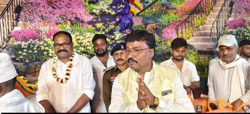 सुखद सत्संग के आयोजन से हजारों धर्म प्रेमियों ने किया असंग देव साहेब जी की अमृतमय कथा का रसपान, 12 फरवरी को सुखद सत्संग का हुआ सुखद समापन,डोंगिया सुलौनी के रामकुमार गीता गबेल परिवार ने किया था धार्मिक आयोजन, जिले के पुलिस कप्तान प्रफुल्ल कुमार ठाकुर भी पहुंचे कथा श्रवण करने सुखद सत्संग के आयोजन से हजारों धर्म प्रेमियों ने किया असंग देव साहेब जी की अमृतमय कथा का रसपान, 12 फरवरी को सुखद सत्संग का हुआ सुखद समापन,डोंगिया सुलौनी के रामकुमार गीता गबेल परिवार ने किया था धार्मिक आयोजन, जिले के पुलिस कप्तान प्रफुल्ल कुमार ठाकुर भी पहुंचे कथा श्रवण करने kshititech