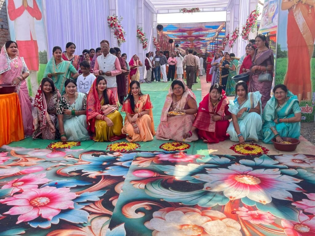 सुखद सत्संग के आयोजन से हजारों धर्म प्रेमियों ने किया असंग देव साहेब जी की अमृतमय कथा का रसपान, 12 फरवरी को सुखद सत्संग का हुआ सुखद समापन,डोंगिया सुलौनी के रामकुमार गीता गबेल परिवार ने किया था धार्मिक आयोजन, जिले के पुलिस कप्तान प्रफुल्ल कुमार ठाकुर भी पहुंचे कथा श्रवण करने सुखद सत्संग के आयोजन से हजारों धर्म प्रेमियों ने किया असंग देव साहेब जी की अमृतमय कथा का रसपान, 12 फरवरी को सुखद सत्संग का हुआ सुखद समापन,डोंगिया सुलौनी के रामकुमार गीता गबेल परिवार ने किया था धार्मिक आयोजन, जिले के पुलिस कप्तान प्रफुल्ल कुमार ठाकुर भी पहुंचे कथा श्रवण करने kshititech