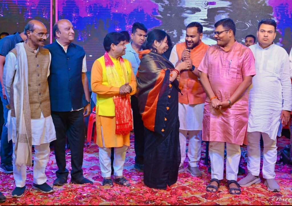 कमाल कर दिया टीम चिराग ने- चिराग अग्रवाल के नेतृत्व में भव्यता के साथ संपन्न हुई शक्ति की ऐतिहासिक शिव बारात, प्रसिद्ध भजन गायिका शहनाज अख्तर के मधुर भजनों से शिवमय हुआ शक्ति शहर, शहर वासियों ने खूब आशीर्वाद दिया चिराग को, चिराग ने कहा- भोलेनाथ की कृपा से एवं धर्म प्रेमियों के सहयोग से संपन्न हुई यह शिव बारात kshititech