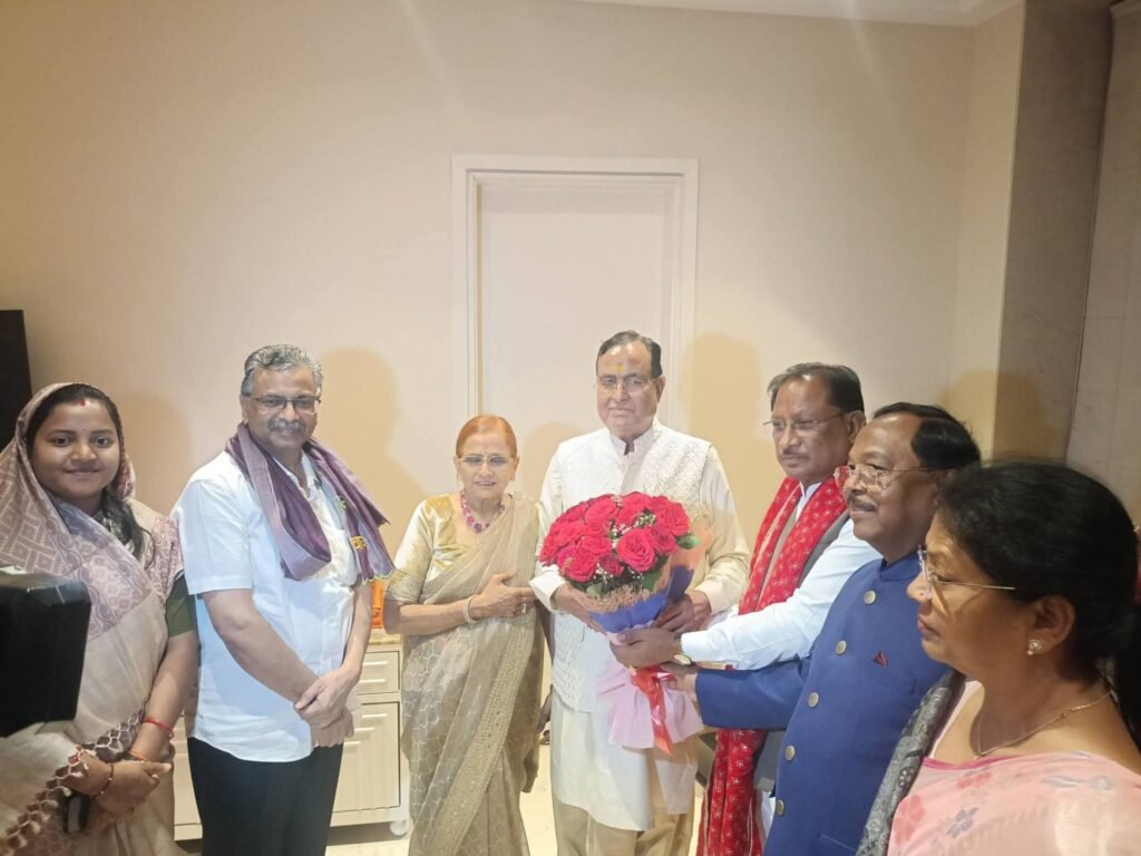 पूर्व विधानसभा अध्यक्ष गौरीशंकर अग्रवाल के निवास पर पहुंचे स्वामी कैलाशानंद गिरि जी महाराज, आशीर्वाद लेने पहुंचे मुख्यमंत्री सहित प्रदेश के दिग्गज बीजेपी नेता, गौरीशंकर जी की विवाह की 50वीं वर्षगांठ पर भी सीएम साहब ने दी बधाई पूर्व विधानसभा अध्यक्ष गौरीशंकर अग्रवाल के निवास पर पहुंचे स्वामी कैलाशानंद गिरि जी महाराज, आशीर्वाद लेने पहुंचे मुख्यमंत्री सहित प्रदेश के दिग्गज बीजेपी नेता, गौरीशंकर जी की विवाह की 50वीं वर्षगांठ पर भी सीएम साहब ने दी बधाई kshititech