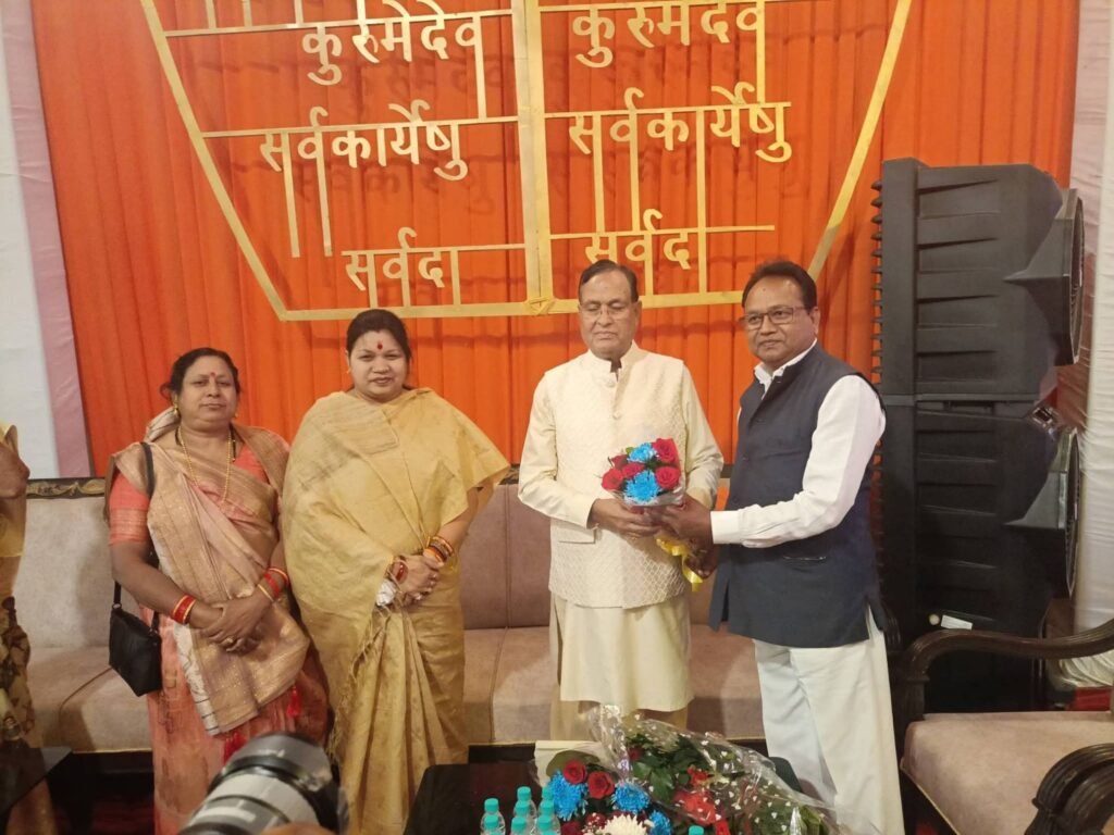 पूर्व विधानसभा अध्यक्ष गौरीशंकर अग्रवाल के निवास पर पहुंचे स्वामी कैलाशानंद गिरि जी महाराज, आशीर्वाद लेने पहुंचे मुख्यमंत्री सहित प्रदेश के दिग्गज बीजेपी नेता, गौरीशंकर जी की विवाह की 50वीं वर्षगांठ पर भी सीएम साहब ने दी बधाई पूर्व विधानसभा अध्यक्ष गौरीशंकर अग्रवाल के निवास पर पहुंचे स्वामी कैलाशानंद गिरि जी महाराज, आशीर्वाद लेने पहुंचे मुख्यमंत्री सहित प्रदेश के दिग्गज बीजेपी नेता, गौरीशंकर जी की विवाह की 50वीं वर्षगांठ पर भी सीएम साहब ने दी बधाई kshititech