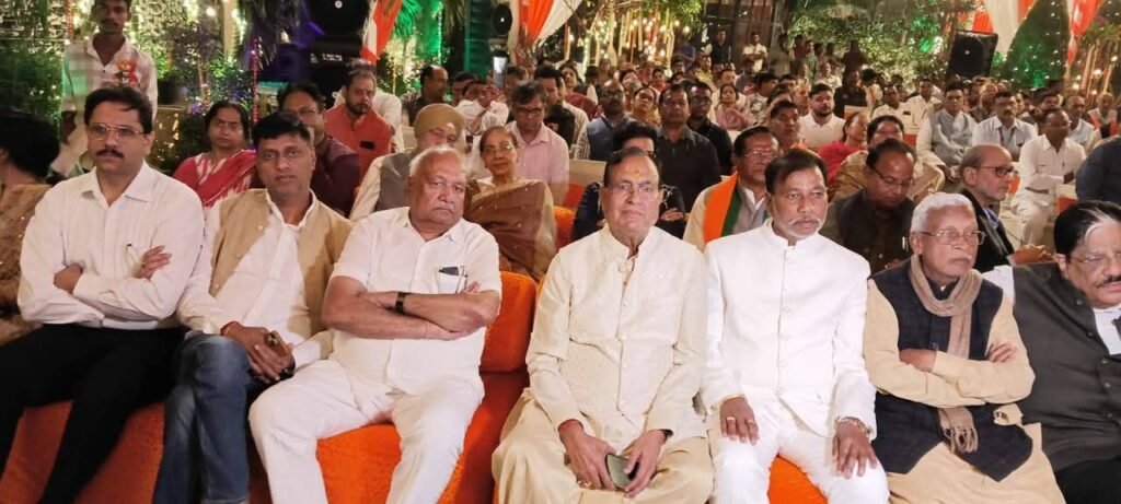 पूर्व विधानसभा अध्यक्ष गौरीशंकर अग्रवाल के निवास पर पहुंचे स्वामी कैलाशानंद गिरि जी महाराज, आशीर्वाद लेने पहुंचे मुख्यमंत्री सहित प्रदेश के दिग्गज बीजेपी नेता, गौरीशंकर जी की विवाह की 50वीं वर्षगांठ पर भी सीएम साहब ने दी बधाई पूर्व विधानसभा अध्यक्ष गौरीशंकर अग्रवाल के निवास पर पहुंचे स्वामी कैलाशानंद गिरि जी महाराज, आशीर्वाद लेने पहुंचे मुख्यमंत्री सहित प्रदेश के दिग्गज बीजेपी नेता, गौरीशंकर जी की विवाह की 50वीं वर्षगांठ पर भी सीएम साहब ने दी बधाई kshititech