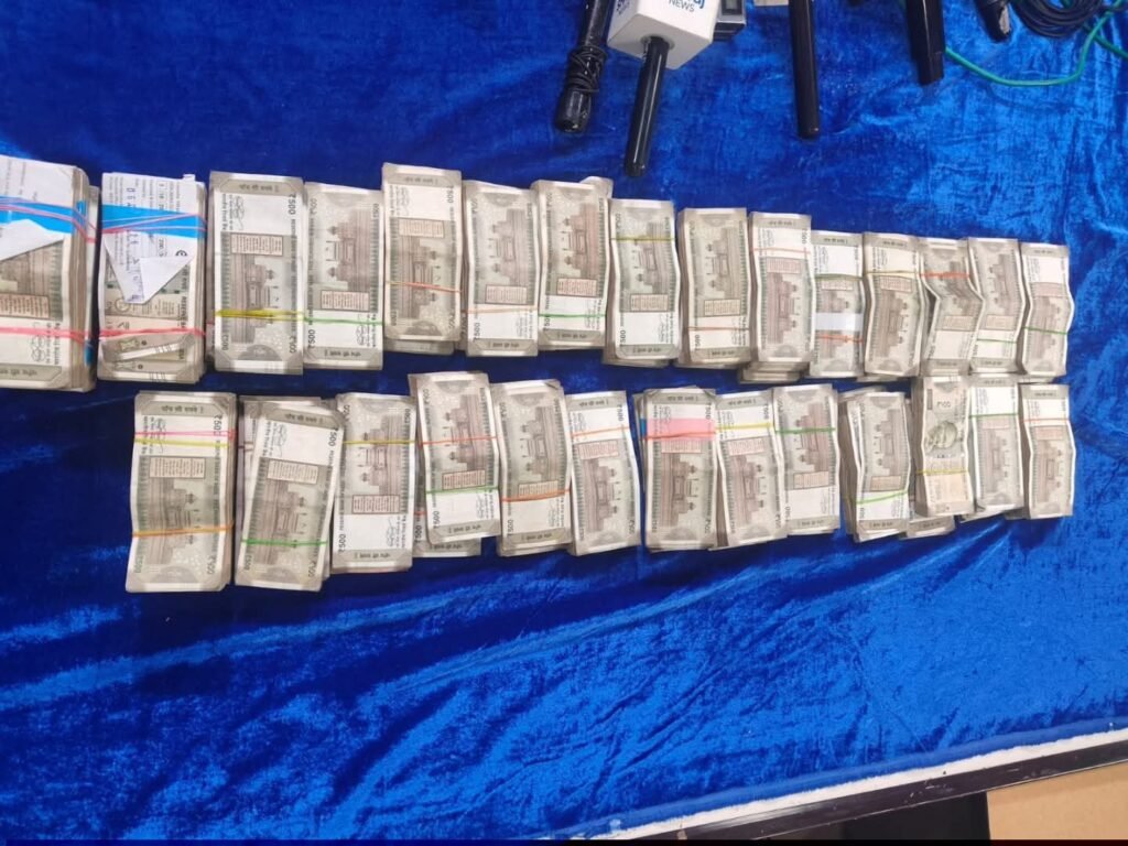 रायपुर पुलिस कमिश्नर की बड़ी कार्रवाई- 37 लाख रुपए गबन करने वाले दो आरोपियों को चंद घंटे में ही किया गिरफ्तार, कमिश्नरी की स्थापना से अपराधियों में दशहत, मल्टी लेवल पार्किंग में खड़ी कार से हुई रकम की बरामदगी रायपुर पुलिस कमिश्नर की बड़ी कार्रवाई- 37 लाख रुपए गबन करने वाले दो आरोपियों को चंद घंटे में ही किया गिरफ्तार, कमिश्नरी की स्थापना से अपराधियों में दशहत, मल्टी लेवल पार्किंग में खड़ी कार से हुई रकम की बरामदगी kshititech