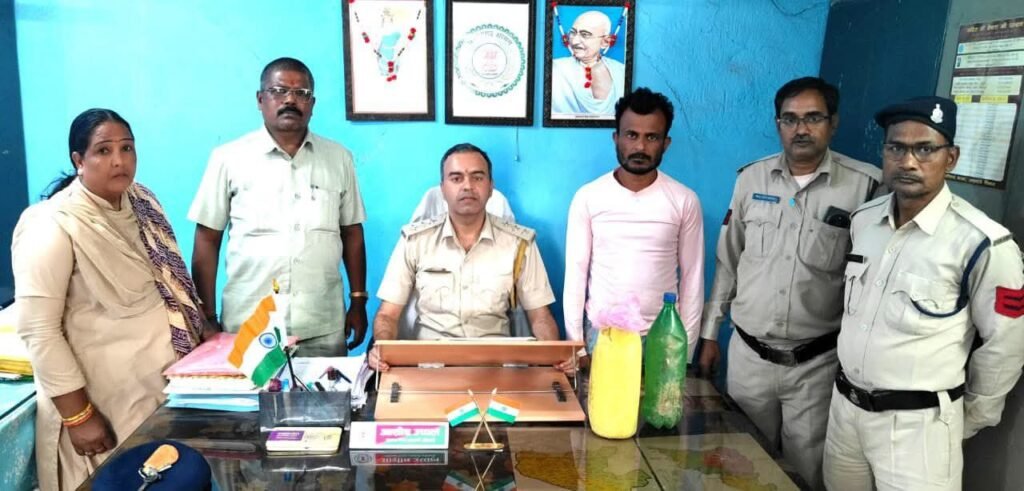 जोंगरा गांव में आबकारी विभाग के अधिकारी उपल साहब ने अवैध महुआ शराब पर करी बड़ी कार्रवाई, एक आरोपी हुआ गिरफ्तार, होली पूर्व विभाग की चल रही ताड़-बतोड़ कारवाई जोंगरा गांव में आबकारी विभाग के अधिकारी उपल साहब ने अवैध महुआ शराब पर करी बड़ी कार्रवाई, एक आरोपी हुआ गिरफ्तार, होली पूर्व विभाग की चल रही ताड़-बतोड़ कारवाई kshititech