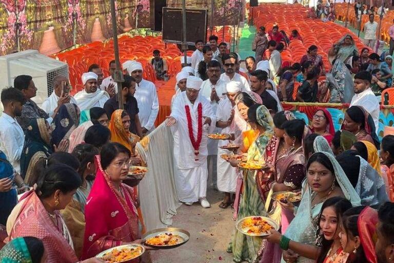 सुखद सत्संग के आयोजन से हजारों धर्म प्रेमियों ने किया असंग देव साहेब जी की अमृतमय कथा का रसपान, 12 फरवरी को सुखद सत्संग का हुआ सुखद समापन,डोंगिया सुलौनी के रामकुमार गीता गबेल परिवार ने किया था धार्मिक आयोजन, जिले के पुलिस कप्तान प्रफुल्ल कुमार ठाकुर भी पहुंचे कथा श्रवण करने सुखद सत्संग के आयोजन से हजारों धर्म प्रेमियों ने किया असंग देव साहेब जी की अमृतमय कथा का रसपान, 12 फरवरी को सुखद सत्संग का हुआ सुखद समापन,डोंगिया सुलौनी के रामकुमार गीता गबेल परिवार ने किया था धार्मिक आयोजन, जिले के पुलिस कप्तान प्रफुल्ल कुमार ठाकुर भी पहुंचे कथा श्रवण करने kshititech