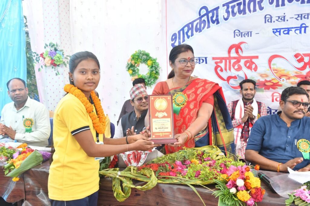 हायर सेकेंडरी स्कूल खैरा में वार्षिकोत्सव संपन्न, जिला शिक्षा अधिकारी मैडम ने भी किया विद्यार्थियों का उत्साहवर्धन kshititech