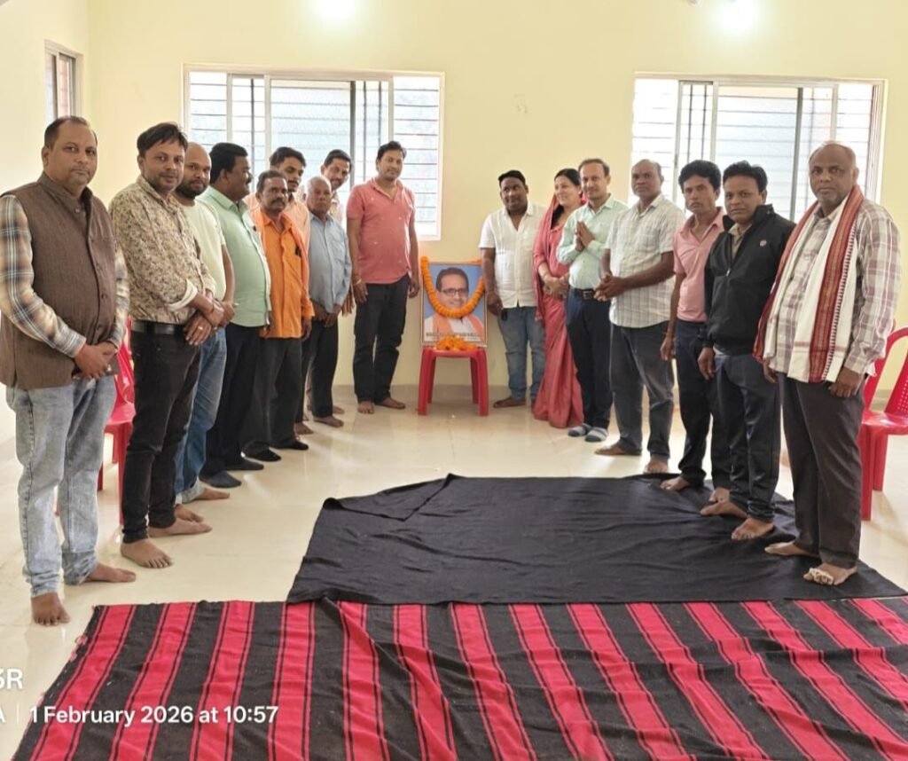 1 फरवरी को जननेता स्वर्गीय रोशन लाल अग्रवाल की पुण्यतिथि पर रायगढ़ जिले में हुए विभिन्न स्थानों पर श्रद्धांजलि कार्यक्रम, पूर्व विधायक को याद किया जिले वासियों ने, वरिष्ठ नेता गिरधर गुप्ता ने कहा- जन-जन के दुलारे थे रोशन, पुण्यतिथि पर कहीं हुआ हनुमान चालीसा का पाठस कहीं स्वच्छता अभियान, कहीं फल वितरण, तो कहीं सेवा के बड़े काम 1 फरवरी को जननेता स्वर्गीय रोशन लाल अग्रवाल की पुण्यतिथि पर रायगढ़ जिले में हुए विभिन्न स्थानों पर श्रद्धांजलि कार्यक्रम, पूर्व विधायक को याद किया जिले वासियों ने, वरिष्ठ नेता गिरधर गुप्ता ने कहा- जन-जन के दुलारे थे रोशन, पुण्यतिथि पर कहीं हुआ हनुमान चालीसा का पाठस कहीं स्वच्छता अभियान, कहीं फल वितरण, तो कहीं सेवा के बड़े काम kshititech