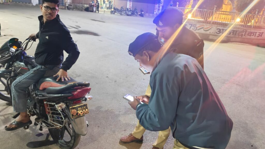 मजबूत पुलिस- सुरक्षित जनता, शक्ति थाना क्षेत्र में चल रहा होटल, ढाबो का सघन निरीक्षण अभियान, कानून व्यवस्था सुदृण बनाए रखने पुलिस का प्रयास, सीसीटीवी कैमरे लगाने किया जा रहा आग्रह, पूरे प्रदेश में सर्वाधिक सक्रिय जिला पुलिस शक्ति मजबूत पुलिस- सुरक्षित जनता, शक्ति थाना क्षेत्र में चल रहा होटल, ढाबो का सघन निरीक्षण अभियान, कानून व्यवस्था सुदृण बनाए रखने पुलिस का प्रयास, सीसीटीवी कैमरे लगाने किया जा रहा आग्रह, पूरे प्रदेश में सर्वाधिक सक्रिय जिला पुलिस शक्ति kshititech