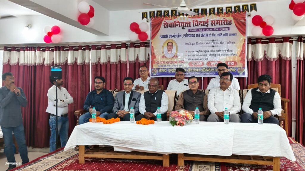 गंगे साहब का रिटायरमेंट- सेवानिवृत हुए शक्ति के सहायक भूमि संरक्षण अधिकारी रामनारायण गंगे, 31 जनवरी को हुआ विदाई समारोह,दशको तक क्षेत्र में दी अपनी सेवाएं, सेवानिवृत्ति कृषि ADO रोशन लाल पटेल ने कहा-गंगे साहब की कर्मठता से विभाग के कर्मचारी लेते थे प्रेरणा, शक्ति के गिरिराज रेन बसेरा में आयोजित था समारोह kshititech