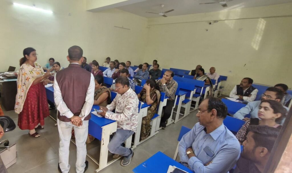 DEO मैडम की वन टू वन चर्चा- शक्ति जिले में परीक्षाओं की तैयारिया शुरू, वार्षिक परीक्षा हेतु मॉडरेशन समिति की बैठक संपन्न,जिला शिक्षा अधिकारी ने ली बैठक kshititech