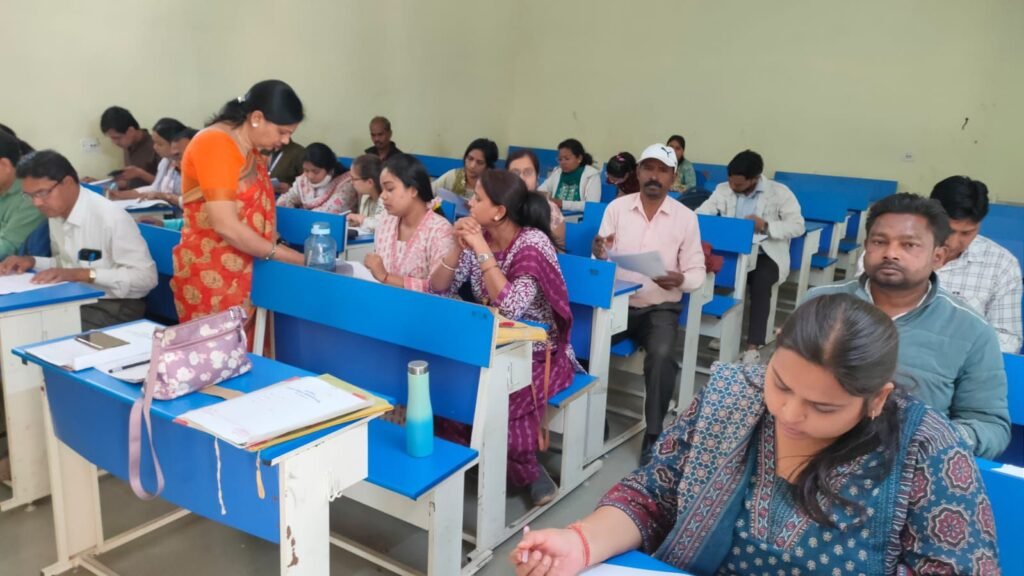 DEO मैडम की वन टू वन चर्चा- शक्ति जिले में परीक्षाओं की तैयारिया शुरू, वार्षिक परीक्षा हेतु मॉडरेशन समिति की बैठक संपन्न,जिला शिक्षा अधिकारी ने ली बैठक kshititech