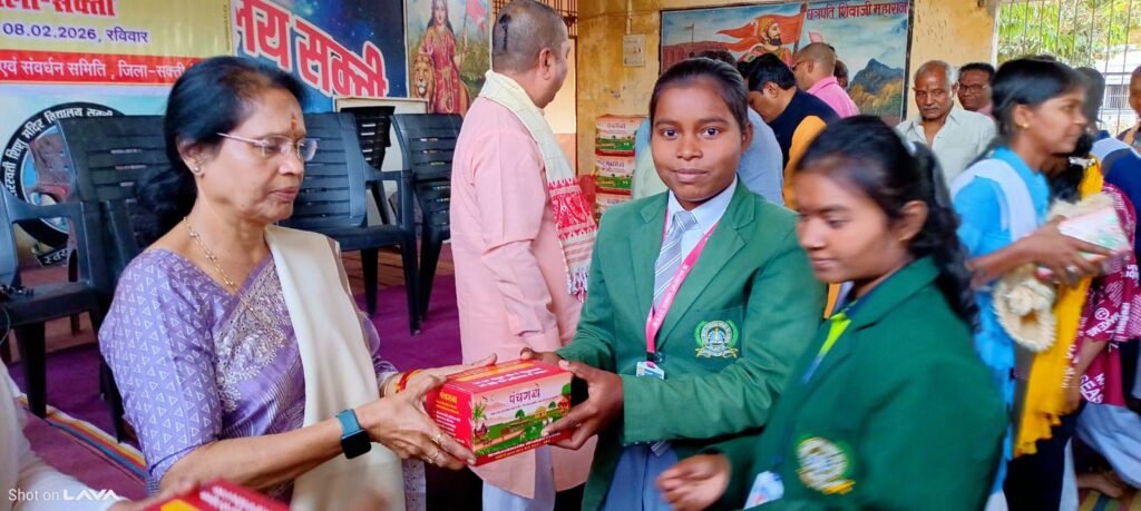 शक्ति में हुआ जिला स्तरीय गौ विज्ञान परीक्षा का आयोजन, 95 विद्यार्थियों ने करी सहभागिता, गौ सेवा को लेकर हवन का भी हुआ कार्यक्रम, गौ सेवा के क्षेत्र में कार्य करने वाली हस्तियां हुई सम्मानित kshititech