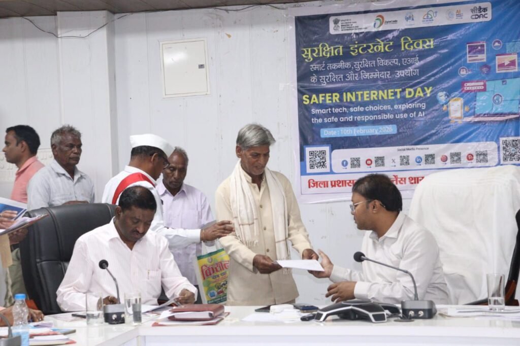 कलेक्टर ने ली साप्ताहिक समय सीमा की बैठक,जिले के सभी नागरिकों को घर-घर जाकर खिलाए फाइलेरिया (हाथीपांव) की दवा, न छूटे कोई भी पात्र व्यक्ति- कलेक्टर,विभिन्न विभागों के कार्यों की विस्तार से की गई समीक्षा, लंबित प्रकरणों का शीघ्र निराकरण करने के दिए निर्देश kshititech