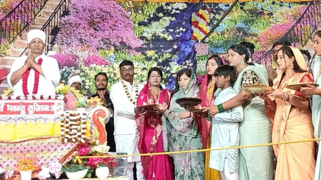 पूर्व नगर पालिका अध्यक्ष नरेश गेवाडीन ने लिया राष्ट्रीय संत असंग देव साहेब जी का आशीर्वाद, सत्संग का श्रवण करने पहुंचे गेवाडीन, डोंगिया सुलोनी पहुंचे नरेश, रामकुमार- गीता गबेल द्वारा कराया जा रहा है आयोजन kshititech