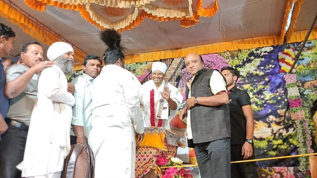 पूर्व नगर पालिका अध्यक्ष नरेश गेवाडीन ने लिया राष्ट्रीय संत असंग देव साहेब जी का आशीर्वाद, सत्संग का श्रवण करने पहुंचे गेवाडीन, डोंगिया सुलोनी पहुंचे नरेश, रामकुमार- गीता गबेल द्वारा कराया जा रहा है आयोजन kshititech