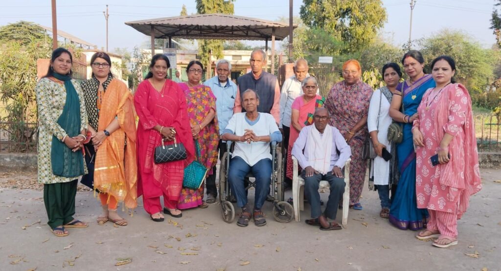 मल्टीप्लेक्स में बुजुर्गों को देशभक्ति फिल्म बॉर्डर-2 दिखलाई श्रुति फाउंडेशन ने,संस्था की चैयरमेन नीतू श्रीवास्तव भी रही मौजूद, नीतू ने कहा- बुजुर्ग खुश रहेंगे तो हम सबको मिलेगी खुशी, फिल्म देखने के बाद बुजुर्गों में भी दिखा देश भक्ति का जुनून kshititech