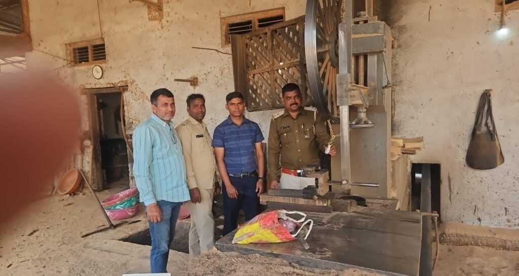 एक्शन में है वन विभाग- सक्ती जिले में वन विभाग की अब तक की सबसे बड़ी कार्रवाई- दो आरा मशीनों से जप्त की सैकड़ो की संख्या में अर्जुन प्रजाति की लकड़ियां एक्शन में है वन विभाग- सक्ती जिले में वन विभाग की अब तक की सबसे बड़ी कार्रवाई- दो आरा मशीनों से जप्त की सैकड़ो की संख्या में अर्जुन प्रजाति की लकड़ियां kshititech