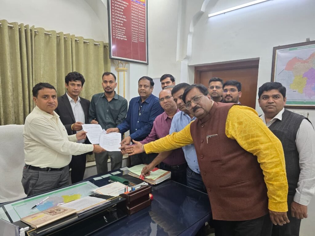 CA पर हुआ जानलेवा हमला,दोषियों पर कार्यवाही की मांग की, एसपी साहब ने दिया शीघ्र कार्रवाई का आश्वासन, हेतराम पुनिया एवं उनके साथी राधेश्याम वर्मा पर हुआ था जानलेवा हमला, जुगल राठी ने करी हमले की कड़ी निंदा kshititech