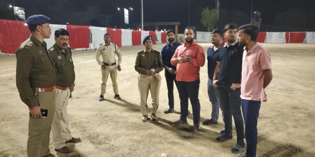 पुलिस अलर्ट, बदमाशों पर रहेगी नजर-सक्ती जिले के पुलिस अधिकारियों ने लिया शिव बारात को लेकर सुरक्षा एवं ट्रैफिक व्यवस्था का जायजा, स्वयं एसपी साहब पहुंचे निरीक्षण करने,एसडीओपी मैडम, जिले के ट्रैफिक इंचार्ज शर्मा एवं थाना टीआई पटेल ने करी पैदल मार्च, शिव बारात आयोजन समिति के अध्यक्ष चिराग भी रहे मौजूद kshititech